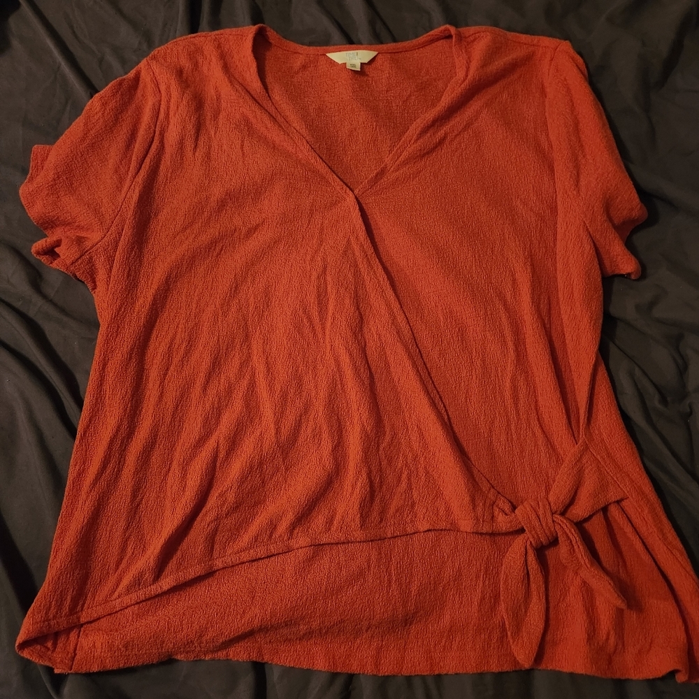 Time and Tru side knot shirt